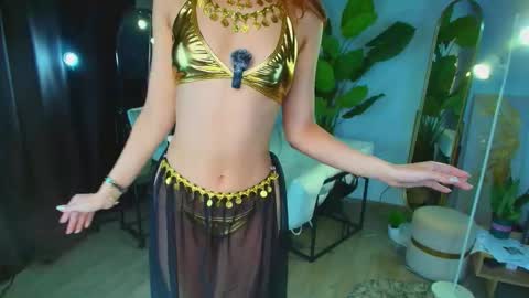 Snapshot of omeliadior chatting on 05/20/26, 04:02 Miss Omelia online show from 05/20/26, 04:02