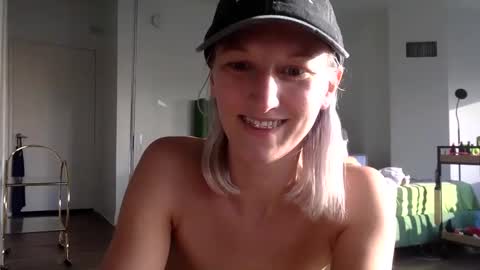 omilk online show from 01/18/25, 11:33