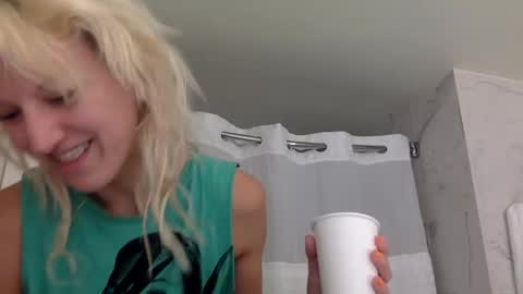 omilk online show from 11/10/25, 04:50