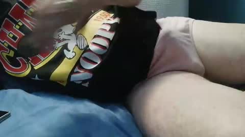 Snapshot of omniluvr chatting on 10/21/25, 11:22 Willy Wanker online show from 10/21/25, 11:22