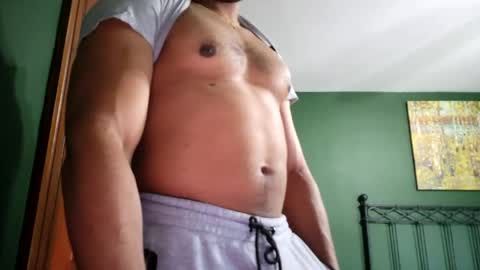 omoreno17 online show from 05/02/26, 07:52