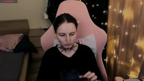 Snapshot of on_yxxx chatting on 11/16/25, 06:57 on_yxxx online show from 11/16/25, 06:57