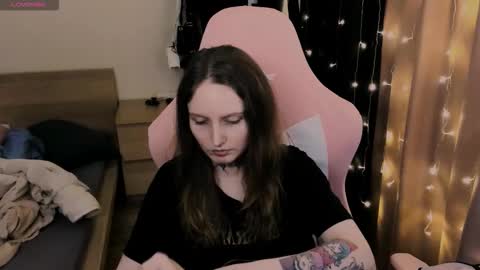 Snapshot of on_yxxx chatting on 11/17/25, 08:03 on_yxxx online show from 11/17/25, 08:03