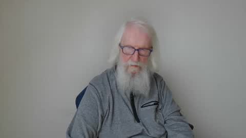 Snapshot of onanister chatting on 12/27/24, 02:43 Somewhere over the rainbow online show from 12/27/24, 02:43