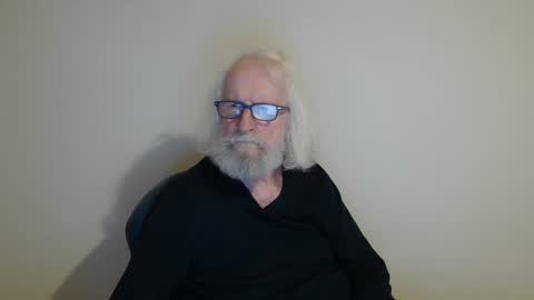 Snapshot of onanister chatting on 01/01/25, 08:58 Somewhere over the rainbow online show from 01/01/25, 08:58