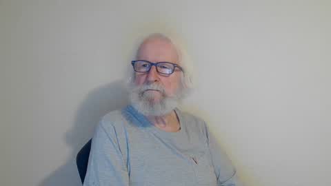 Snapshot of onanister chatting on 01/06/25, 03:40 Somewhere over the rainbow online show from 01/06/25, 03:40