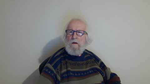 Snapshot of onanister chatting on 01/14/25, 06:28 Somewhere over the rainbow online show from 01/14/25, 06:28