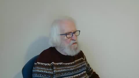 Snapshot of onanister chatting on 01/28/25, 07:53 Somewhere over the rainbow online show from 01/28/25, 07:53