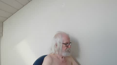 Snapshot of onanister chatting on 06/25/26, 06:51 Somewhere over the rainbow online show from 06/25/26, 06:51