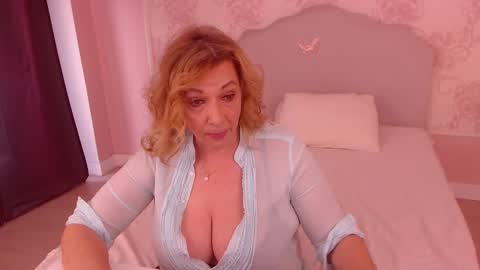 Snapshot of oneblondenicole chatting on 03/12/25, 05:24 Nicole online show from 03/12/25, 05:24