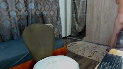 Snapshot of oneboy1x1 chatting on 12/23/24, 04:01 oneboy1x1 online show from 12/23/24, 04:01