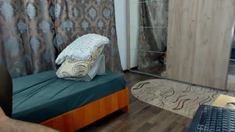 oneboy1x1 online show from 11/29/25, 05:43