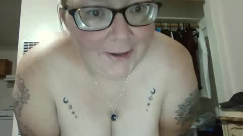 Pixie online show from 12/31/24, 07:10