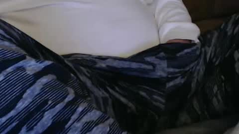 Snapshot of onehanglow chatting on 03/06/25, 01:37 Butch online show from 03/06/25, 01:37