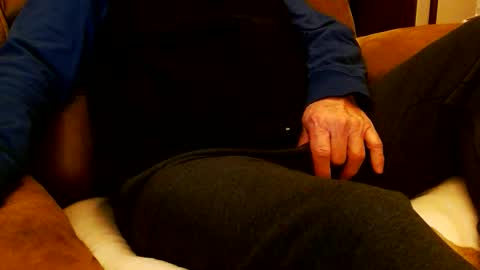 Snapshot of onehanglow chatting on 01/18/26, 02:26 Butch online show from 01/18/26, 02:26