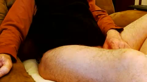 Snapshot of onehanglow chatting on 02/04/26, 01:00 Butch online show from 02/04/26, 01:00