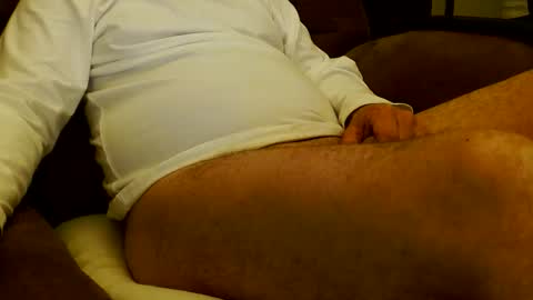 Snapshot of onehanglow chatting on 02/10/26, 02:04 Butch online show from 02/10/26, 02:04