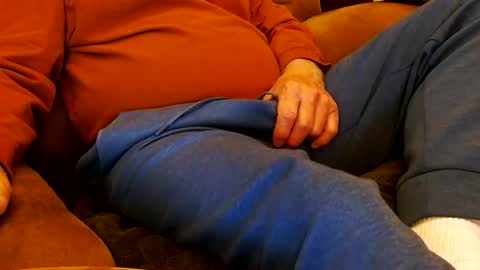 Snapshot of onehanglow chatting on 02/15/26, 02:08 Butch online show from 02/15/26, 02:08