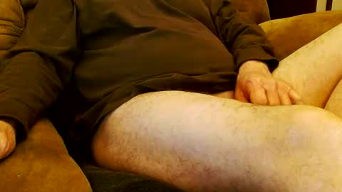 Snapshot of onehanglow chatting on 02/18/26, 03:13 Butch online show from 02/18/26, 03:13