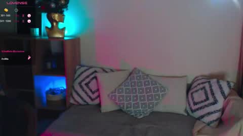 Snapshot of onehotbigass chatting on 11/26/25, 10:11 ONLINE online show from 11/26/25, 10:11