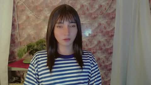 Snapshot of onelesslonelygirl69 chatting on 06/26/26, 05:17 KLIER online show from 06/26/26, 05:17