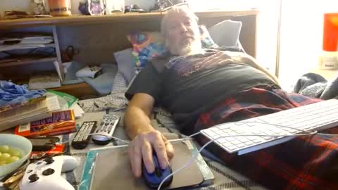 Snapshot of onemattu chatting on 10/25/25, 03:47 Mattu online show from 10/25/25, 03:47