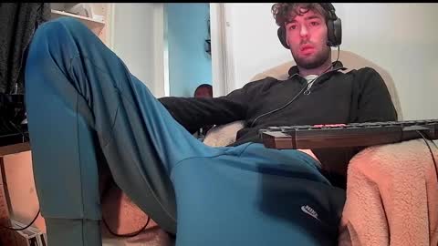 Snapshot of onesieboyx chatting on 02/24/25, 09:00 onesieboyx online show from 02/24/25, 09:00