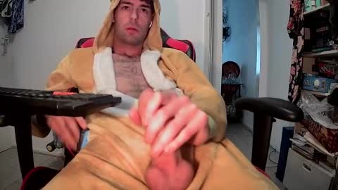 Snapshot of onesieboyx chatting on 10/14/25, 02:18 onesieboyx online show from 10/14/25, 02:18