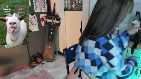 Snapshot of oni_dakotta chatting on 10/24/25, 12:01 oni_dakotta online show from 10/24/25, 12:01