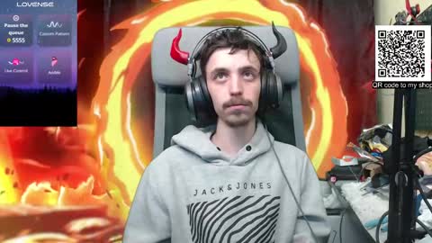 Snapshot of oni_hoshi chatting on 02/28/25, 09:12 Oni hoshi online show from 02/28/25, 09:12