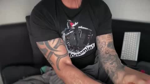 Snapshot of onkel90 chatting on 06/10/26, 07:13 onkel90 online show from 06/10/26, 07:13