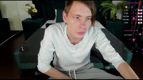 Erick  online show from 02/18/25, 06:26