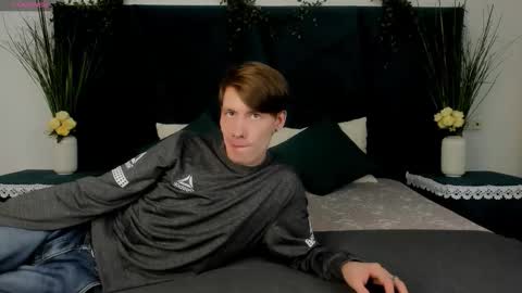 Snapshot of only_eric chatting on 12/19/25, 11:39 Erick online show from 12/19/25, 11:39