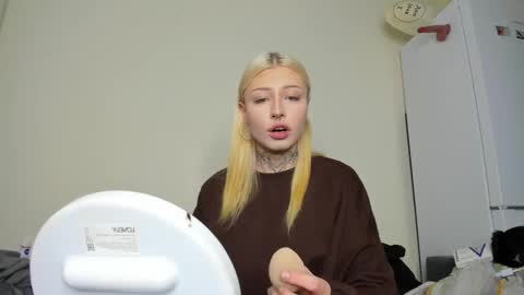 Snapshot of only_iva21 chatting on 11/16/25, 04:01 Iva online show from 11/16/25, 04:01