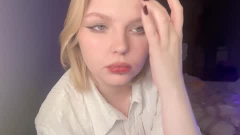 Ophelia online show from 12/22/25, 04:04