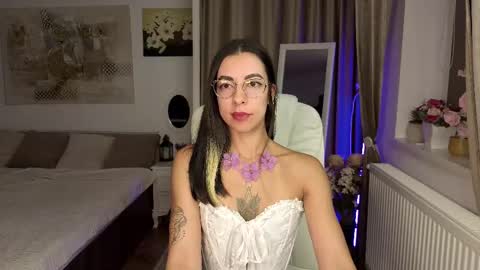 Eve Voss online show from 10/07/25, 12:46