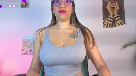 Snapshot of oriana_52 chatting on 07/09/26, 02:37 Oriana online show from 07/09/26, 02:37