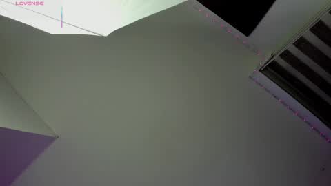 Miss Guzman  online show from 12/22/25, 11:02