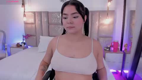 Snapshot of oriana_guzman chatting on 07/14/26, 02:05 Miss Guzman online show from 07/14/26, 02:05