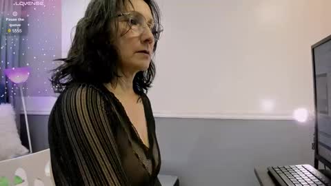 Oriana  online show from 10/28/25, 10:30