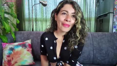 Snapshot of oriana_thomson2 chatting on 05/08/26, 03:50 Oriana online show from 05/08/26, 03:50