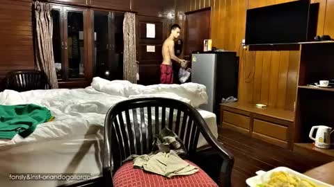 Fansly and Instagram -  online show from 11/24/25, 11:32