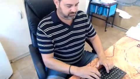 Snapshot of oscar_msng chatting on 06/17/26, 03:57 Oscar online show from 06/17/26, 03:57