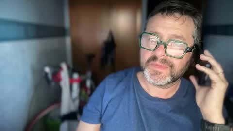 Snapshot of oscarbcncat chatting on 04/15/26, 04:47 oscarbcncat online show from 04/15/26, 04:47