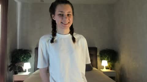 Snapshot of oscarheberle chatting on 05/15/26, 02:35 Jess online show from 05/15/26, 02:35