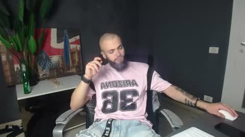 Snapshot of oscarwills chatting on 06/14/26, 05:31 OscarWills online show from 06/14/26, 05:31