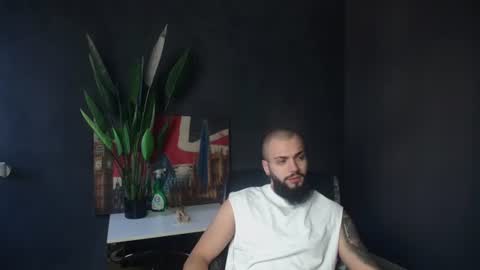 Snapshot of oscarwills chatting on 06/17/26, 04:26 OscarWills online show from 06/17/26, 04:26