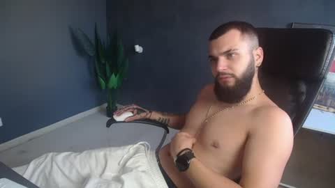 Snapshot of oscarwills chatting on 07/17/26, 04:41 OscarWills online show from 07/17/26, 04:41
