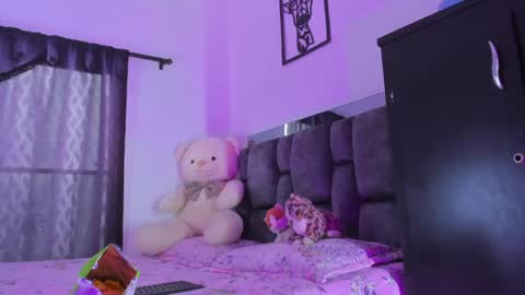 vella online show from 04/14/26, 06:03