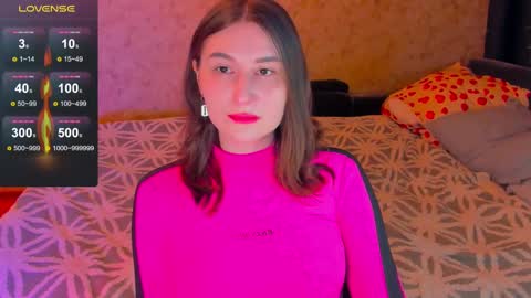 Snapshot of oskar_fucker chatting on 03/08/25, 07:20 Leliana online show from 03/08/25, 07:20